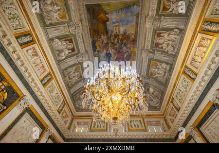 GENUA, ITALIEN, 29. JANUAR 2024 - der repräsentative Raum des Tursi-Palastes in Genua, Italien Stockfoto