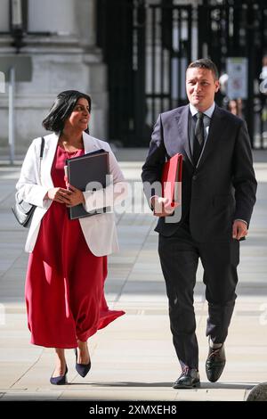 London, Großbritannien. Juli 2024. Shabana Mahmood, Justizministerin, Lordkanzler, Abgeordneter Birmingham Ladywood und Wes Streeting, Gesundheitsministerin, Abgeordneter Ilford North. Die Minister der Labour Party nehmen an der Kabinettssitzung in der Downing Street, London, UK, Teil. Credit: Imageplotter/Alamy Live News Stockfoto