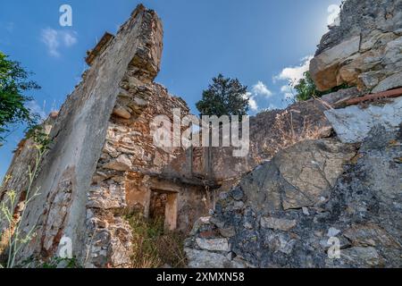 Eine verlassene Ruine am Monte Castellare, Pisa, Italien Stockfoto