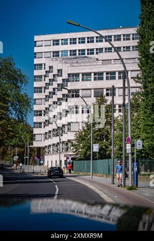 Berlin Bezirk Mitte OT Tiergarten, SHELL HAUS am Landwehrkanal von Emil Fahrenkamp, ehemals Sitz der GASAG, Reichpietschufer - 30.07.2024 Berlin Tiergarten *** Berlin Bezirk Mitte OT Tiergarten, SHELL HAUS am Landwehrkanal von Emil Fahrenkamp, ehemaliger Sitz der GASAG, Reichpietschufer 30 07 2024 Berlin Tiergarten Stockfoto