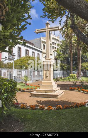 memorial Cruz de Montanos auf der Plaza de la Iglesia, Kanarischen Inseln, Teneriffa, Santa Cruz Stockfoto