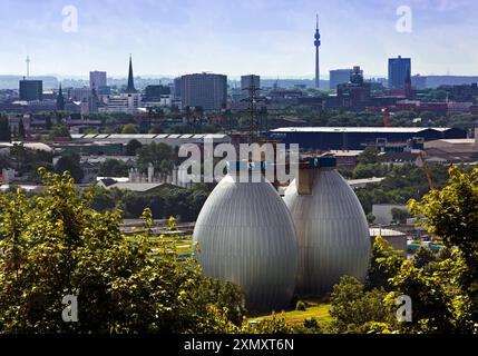 Stadtpanorama von Deusenberg mit Faulwerken und Florian-Fernsehturm, Deutschland, Nordrhein-Westfalen, Ruhrgebiet, Dortmund Stockfoto