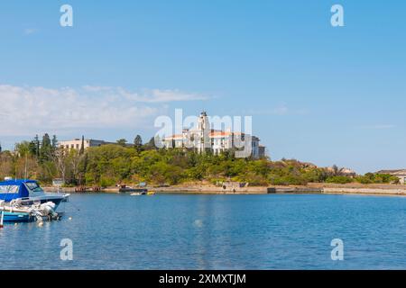 Gebäude der Alten Marineakademie in der Stadt Sozopol am Schwarzen Meer in Bulgarien Stockfoto