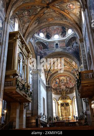 Kathedrale von Parma mit Deckenfresko die Himmelfahrt der Jungfrau durch den italienischen Künstler Antonio da Correggio dekoriert die d Stockfoto