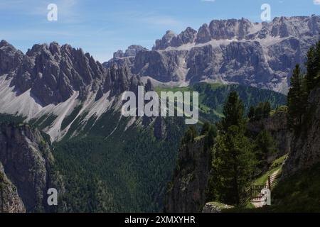 Panoramablick auf die italienischen Dolomiten Stockfoto