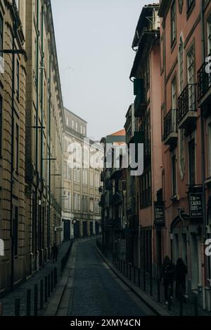 Porto, Portugal - 24. April 2024 Stadtzentrum von Porto. Hochwertige Fotos Stockfoto