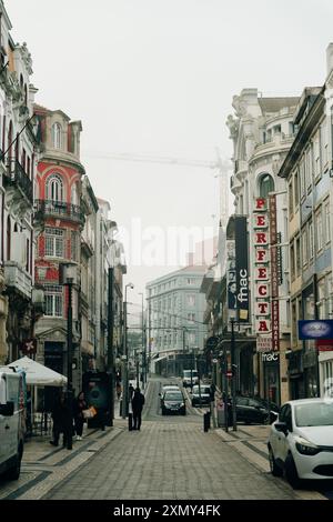 Porto, Portugal - 24. April 2024 Stadtzentrum von Porto. Hochwertige Fotos Stockfoto