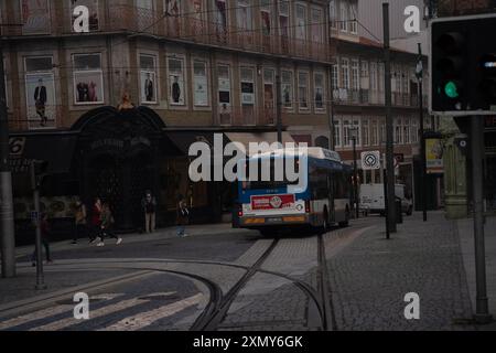 Porto, Portugal - 24. April 2024 Stadtzentrum von Porto. Hochwertige Fotos Stockfoto