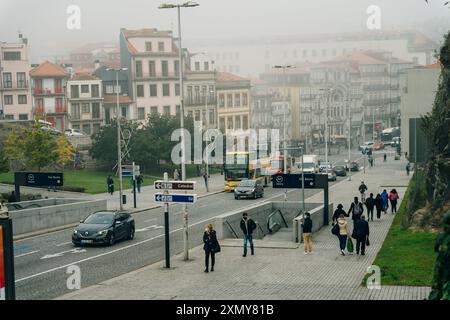 Porto, Portugal - 24. April 2024 Stadtzentrum von Porto. Hochwertige Fotos Stockfoto