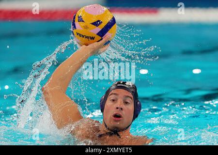 Parigi, Frankreich. 30. Juli 2024. Nicholas Presciutti in Aktion während der Vorrunde der Männer Waterpolo Italien gegen Kroatien bei den Olympischen Sommerspielen 2024, Dienstag, 30. Juli 2024, in Paris, Frankreich. (Foto: Spada/LaPresse) Credit: LaPresse/Alamy Live News Stockfoto