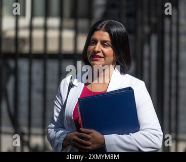 Downing Street, London, Großbritannien. 30. Juli 2024. Die Minister der Regierung auf der letzten Kabinettssitzung vor der Sommerpause. Shabana Mahmood Abgeordneter, Lordkanzler und Staatssekretär für Justiz, Abschied. Quelle: Malcolm Park/Alamy Live News Stockfoto