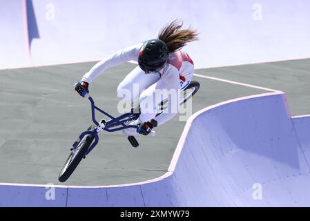 Paris, Frankreich. 30. Juli 2024. Julien Mattia/Le Pictorium - Radfahren - BMX Freestyle Park - Qualifikation - Paris 2024 - 30/07/2024 - Frankreich/seine Saint Denis/Paris - Laury Perez (FRA) in der Qualifikation für das BMX-Park-Event für die Olympischen Spiele 2024 in Paris auf dem Place de la Concorde. Quelle: LE PICTORIUM/Alamy Live News Stockfoto