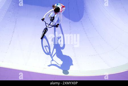 Frankreichs Laury Perez während der BMX Freestyle, Women's Park Qualifikation in La Concorde am vierten Tag der Olympischen Spiele 2024 in Frankreich. Bilddatum: Dienstag, 30. Juli 2024. Stockfoto