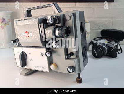 Ein klassischer 8-mm-Kinoprojektor Stockfoto