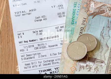 Vereinigte Arabische Emirate, Dubai, 1. Januar 2018. Einführung der Mehrwertsteuer (USt) ab 1. Januar 2018; Quittung mit 5 % USt. Stockfoto