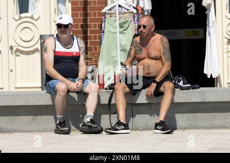 Brighton Beach, Stadt Brighton, East Sussex, Großbritannien. August Hitzewelle an einem überfüllten Brighton Beach. 30. August 2024. David Smith/Alamy News Stockfoto