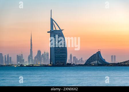 Vereinigte Arabische Emirate, Dubai, 2. Februar 2018. Klares Wetter auf Dubai bei Sonnenaufgang bei 16 Grad Celsius (61F), Vereinigte Arabische Emirate Credit: David GA Stockfoto