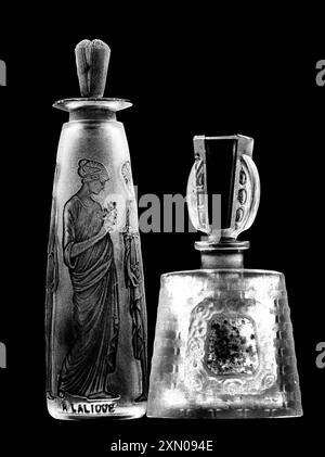 10 20 2020 Vintage Old Black and White Foto von Clasic Perfyume Bottels Studio Shot Lokgram Kalyan Maharashtra Indien Asien. Stockfoto