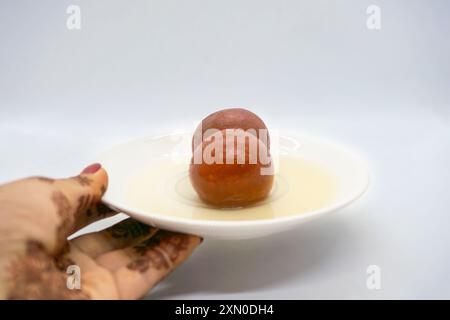 Eine Platte Gulab Jamun Lal Mohan Süßigkeiten für das indische Zeremonie Festival Diwali Stockfoto