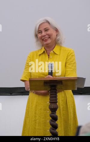 Harvington Hall, Harvington, Großbritannien. Juli 2024. Melita Thomas präsentiert „1000 Tudor-Menschen“ und signiert Kopien ihres neuen Buches mit dem Titel „1000 Tudor-Menschen“. Credit Mark Lear / Alamy Live News *** NUR FÜR REDAKTIONELLE ZWECKE *** Stockfoto