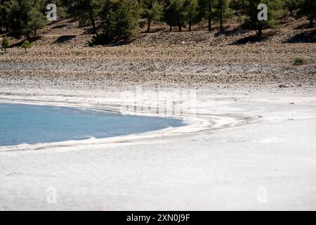 Türkisfarbener Salda See in Burdur Türkei. Türkischer Name Salda Golu Stockfoto