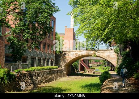 Das Georgetown-Viertel Washington DC, ein stillgelegter Kanal im Vordergrund. Stockfoto