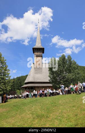 Barsana, ein aktives orthodoxes Kloster mit vielen malerischen Gebäuden aus Holz, in Maramures, Nordrumänien. Stockfoto