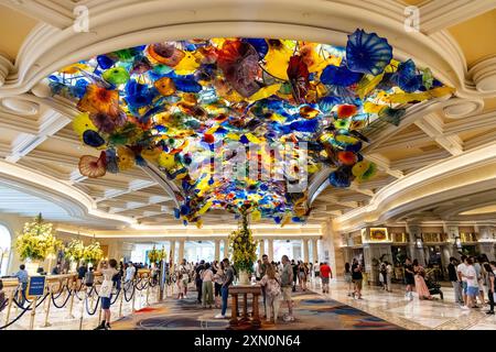 Glasskulptureninstallation „Fiori di Como“ von Dale Chihuly in der Lobby des Bellagio Hotel and Casino Resort, Las Vegas, Nevada, USA Stockfoto