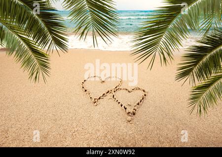 Die Inschrift Ich liebe dich am Meer mit Palmen Stockfoto