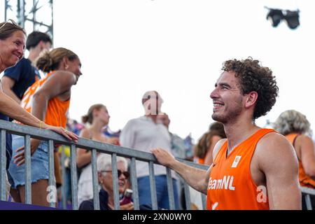 Paris, Frankreich. 30. Juli 2024. PARIS, FRANKREICH - JULI 30: Jan Driessen aus den Niederlanden dankt den Fans während des 3x3 Basketball - Olympischen Spielen Paris 2024 zwischen den Niederlanden und China am 4. Tag in der Esplanade des Invalides am 30. Juli 2024 in Paris. (Foto: Joris Verwijst/BSR Agency) Credit: BSR Agency/Alamy Live News Stockfoto