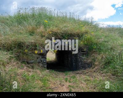 Im Norden der Champagne Ardennes liegen die alten Steinmauern der Festung Rocroi im Norden Frankreichs unter blauem Sommerhimmel Stockfoto