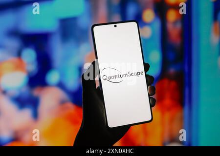 Paraguay. Juli 2024. In dieser Abbildung wird das Logo der QuantumScape Corporation auf einem Smartphone-Bildschirm angezeigt. (Credit Image: © Jaque Silva/SOPA Images via ZUMA Press Wire) NUR REDAKTIONELLE VERWENDUNG! Nicht für kommerzielle ZWECKE! Stockfoto