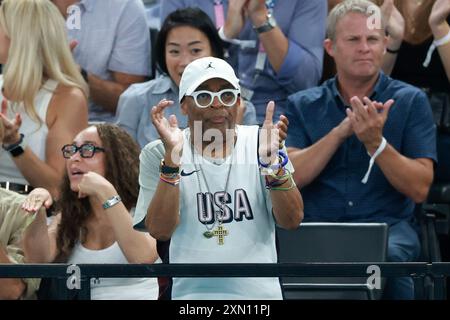 Versailles, Frankreich. 30. Juli 2024. Olympische Spiele, Paris 2024, Turnen, Team, Frauen, Finale, Spike Lee auf der Tribüne. Quelle: Jan Woitas/dpa/Alamy Live News Stockfoto