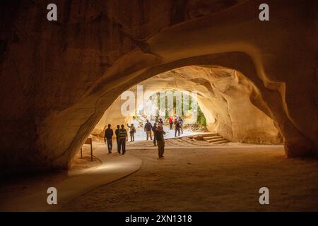 Beit Jibrin oder Beit Jibrin war eine historische Stadt im Zentrum Israels Tel Maresha. Touristen besuchen die Glockenhöhlen. Stockfoto