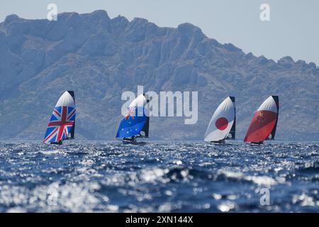 Marseille, Frankreich. 30. Juli 2024. Die Segler treten an einem Rennen der Olympischen Spiele 2024 in Marseille, Frankreich, an dem 30. Juli 2024 teilnahmen. Quelle: Zheng Huansong/Xinhua/Alamy Live News Stockfoto