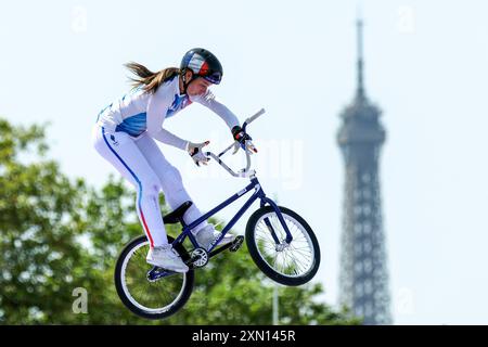 PARIS, FRANKREICH - JULI 30: Laury Perez vom Team France tritt am 4. Tag der Olympischen Spiele 2024 am Place de la Concorde am 30. Juli 2024 in Paris an. © diebilderwelt / Alamy Live News Stockfoto