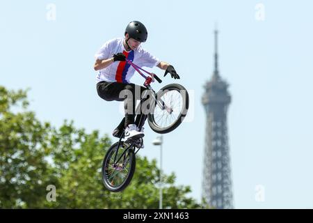 PARIS, FRANKREICH - JULI 30: Iveta Miculycova von tschechien tritt am 4. Tag der Olympischen Spiele 2024 am Place de la Concorde am 30. Juli 2024 in Paris an. © diebilderwelt / Alamy Live News Stockfoto