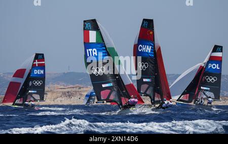 Marseille, Frankreich. 30. Juli 2024. Die Segler treten an einem Rennen der Olympischen Spiele 2024 in Marseille, Frankreich, an dem 30. Juli 2024 teilnahmen. Quelle: Zheng Huansong/Xinhua/Alamy Live News Stockfoto