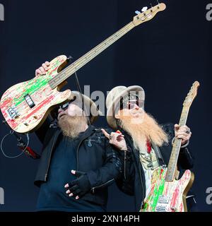 Billy F Gibbons und Dusty Hill von ZZ Top spielen gemeinsam live beim Sweden Rock Festival Stockfoto