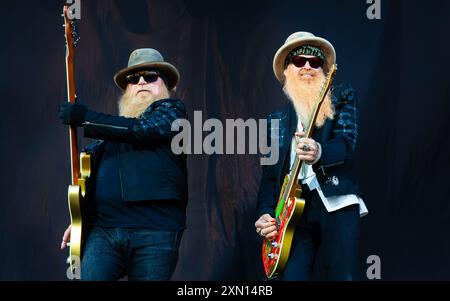 Billy F Gibbons und Dusty Hill von ZZ Top spielen gemeinsam live beim Sweden Rock Festival Stockfoto