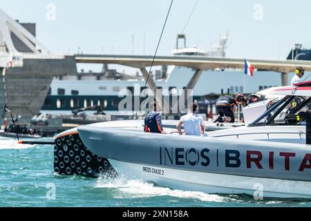 INEOS Britannia (GBR) Boat 3 (AC75 Klasse) Bootstest im Mittelmeer, Barcelona - Spanien.. ©Paul Todd/OUTSIDEIMAGES. COM OUTSIDE-BILDER Stockfoto