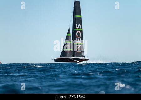 INEOS Britannia (GBR) Boat 3 (AC75 Klasse) Bootstest im Mittelmeer, Barcelona - Spanien.. ©Paul Todd/OUTSIDEIMAGES. COM OUTSIDE-BILDER Stockfoto