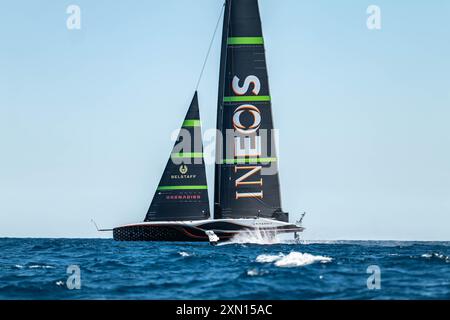 INEOS Britannia (GBR) Boat 3 (AC75 Klasse) Bootstest im Mittelmeer, Barcelona - Spanien.. ©Paul Todd/OUTSIDEIMAGES. COM OUTSIDE-BILDER Stockfoto