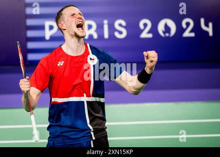 Paris, Frankreich. 30. Juli 2024. Jan Louda aus der Tschechischen Republik reagierte während der Badminton-Männer-Singles Gruppe M gegen Uriel Francisco Canjura Artiga aus El Salvador bei den Olympischen Spielen in Paris am 30. Juli 2024. Quelle: Jaroslav Svoboda/CTK Photo/Alamy Live News Stockfoto