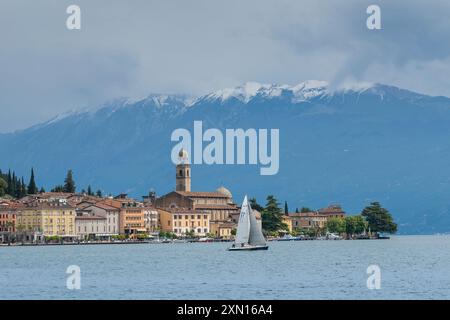 Uferpromenade in Salo am Gardasee *** die Seepromenade in Salo am Gardasee Stockfoto