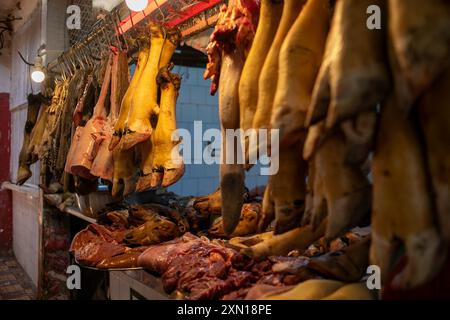 Tanger, Marokko. Juli 2024. Bild der Marktstände in der Medina in Tanger. Quelle: D. Canales Carvajal/Alamy Live News Stockfoto