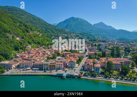 Porlezza Stadt, Lugano See. Panoramafoto der Stadt am Lugano-See zwischen der Schweiz und der Lombardei, Italien Stockfoto