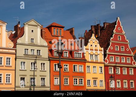 Bunte Giebelhäuser auf dem Salzmarkt in der Altstadt von Breslau in Polen in Europa Stockfoto