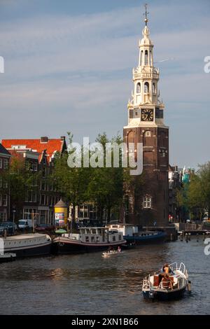 Montelbaanstoren Wehrturm am Oudeschans-Kanal in Amsterdam in den Niederlanden in Europa Stockfoto