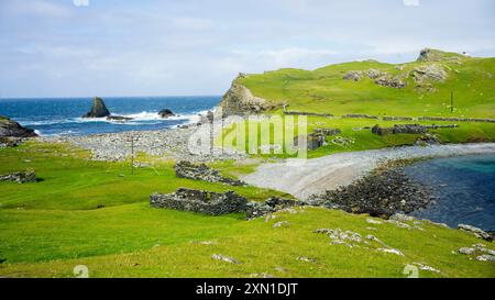 Fethaland ist eine verlassene Siedlung am äußersten nördlichen Ende des Festlands in Shetland. Es war der Standort der größten Fischereistation in Shetland Stockfoto